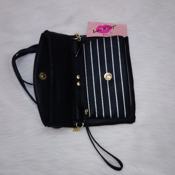 Betsey Johnson Blush Pink Crossbody - Picture 4 of 4